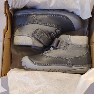 Stride Rite, Soft Motion Felix Leather Sneaker,  Size 5M, NIB NWT, Grey